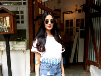 Sonal Chauhan spotted at Fable Cafe in Juhu