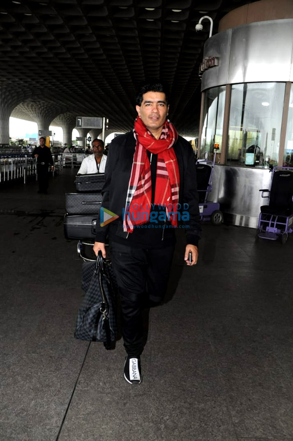 sunny leone monica bedi and others snapped at the airport 4