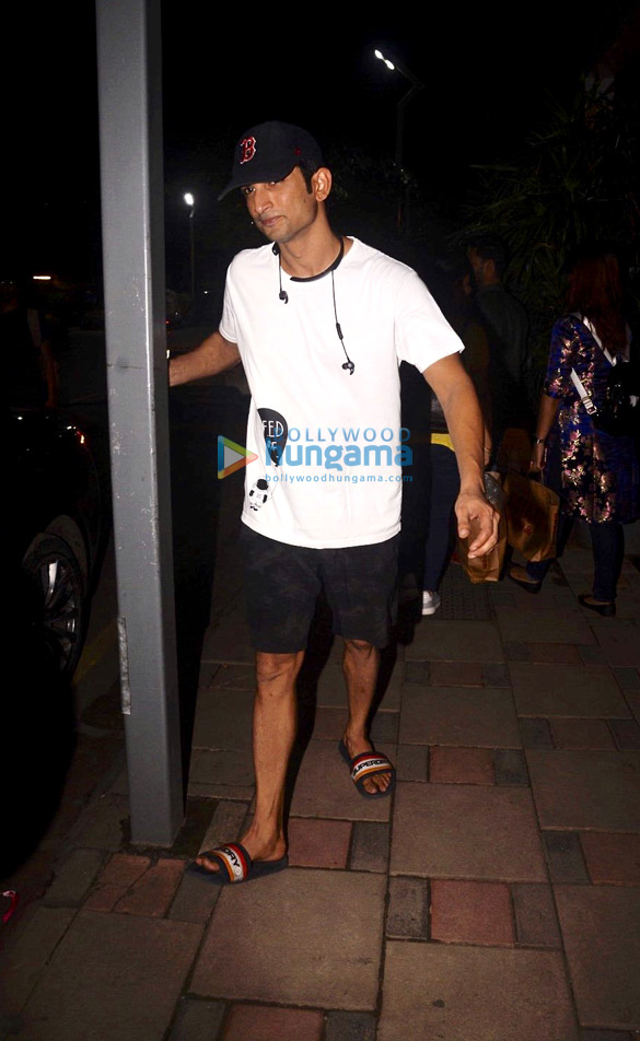 sushant singh rajput snapped at smaaash in lower parel 2