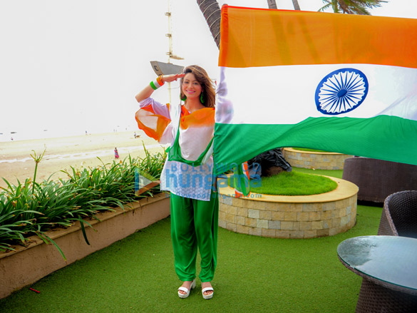urvashi rautela shoots with indian flag for independence day 3