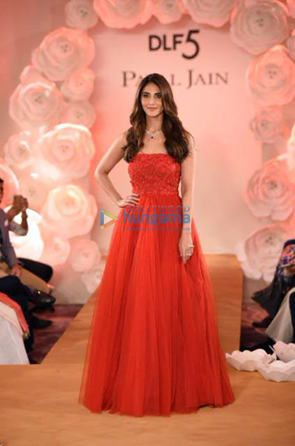 vaani kapoor walk the ramp for payal jain 3