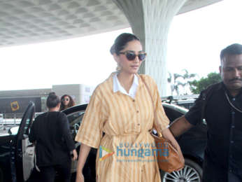 Varun Dhawan, Sonam Kapoor Ahuja, Anushka Sharma and others snapped at the airport