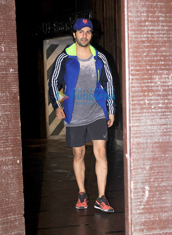 varun dhawan spotted at the gym in juhu 1
