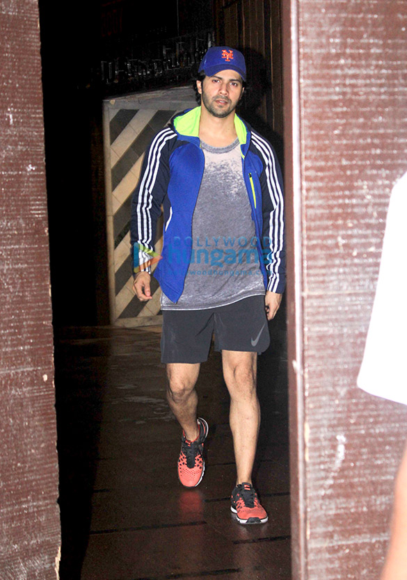 varun dhawan spotted at the gym in juhu 4