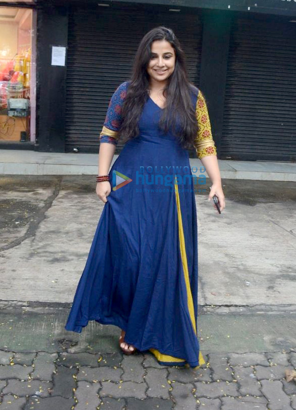 vidya balan spotted at after shopping in bandra 1