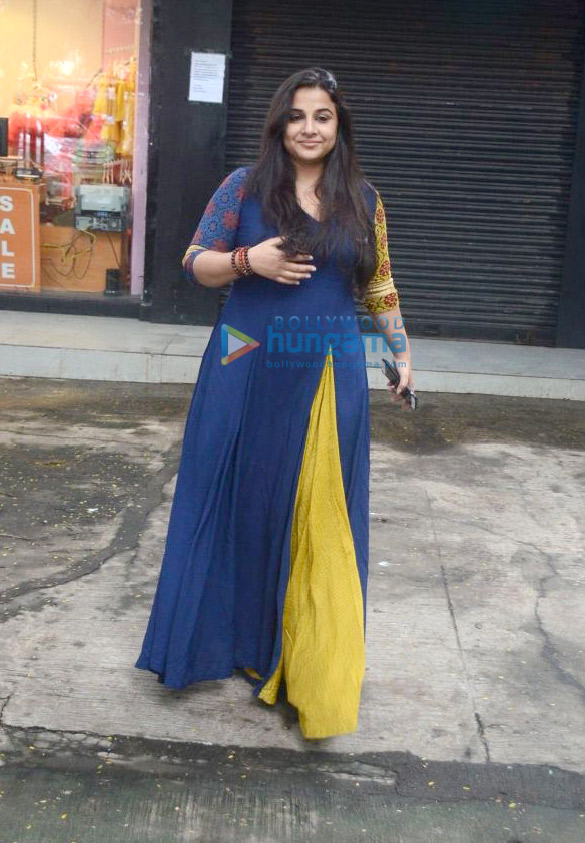vidya balan spotted at after shopping in bandra 3