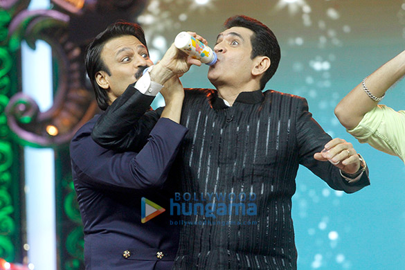 vivek oberoi and omung kumar snapped on sets of the show indias best dramebaaz 3 6