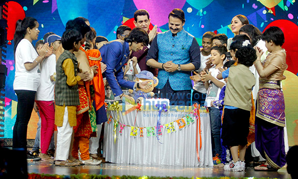 vivek oberoi celebrates his birthday on the sets indias best dramebaaz 3