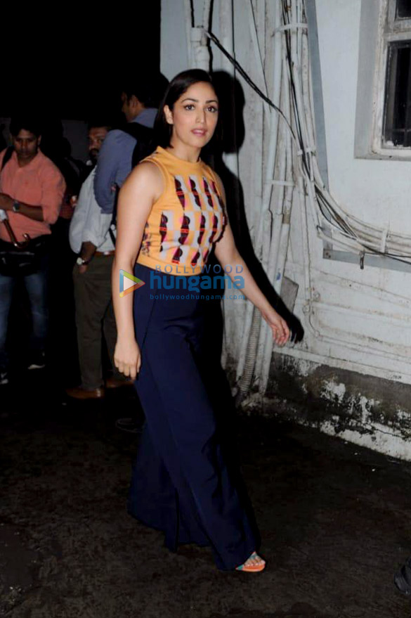 yami gautam and shahid kapoor promote batti gul meter chalu at 98 3 fm radio mirchi office 2