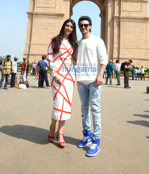 Aayush Sharma and Warina Hussain spotted at India Gate promoting LoveYatri