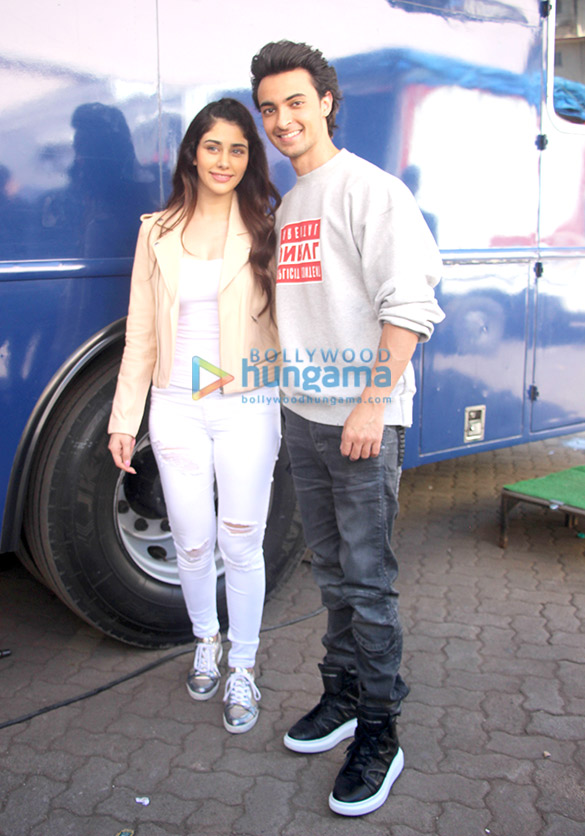 Aayush Sharma and Warina Hussain snapped promoting ‘Loveratri’ Aayush Sharma and Warina Hussain snapped promoting ‘Loveratri’