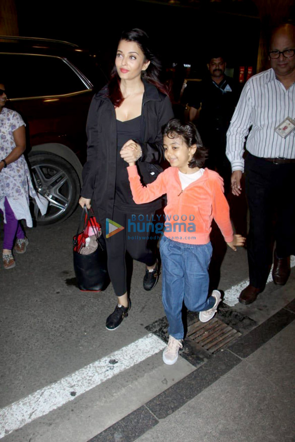 abhishek bachchan taapsee pannu and others snapped at the airport 003