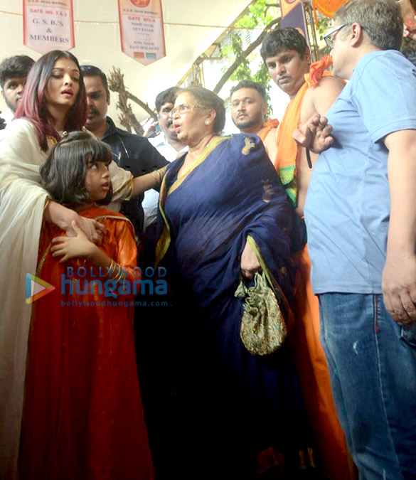 aishwarya rai bachchan visits the gbt mandals ganpati pandal in sion along with her daughter aaradhya and her mother 6