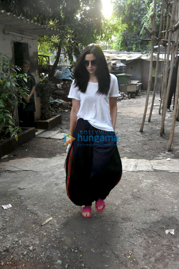 alia bhatt snapped in juhu 1