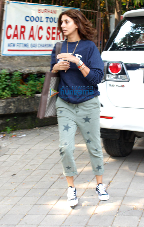 ameesha patel tanushree dutta and others spotted in bandra 5