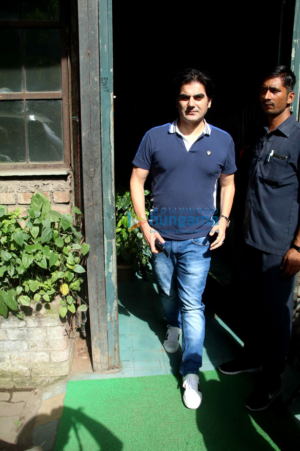 arbaaz khan snapped with his friend at pali village cafe in bandra 2