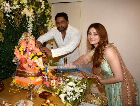 athiya shetty suniel shetty and other snapped at ajay kapoors residence for ganpati 2 2