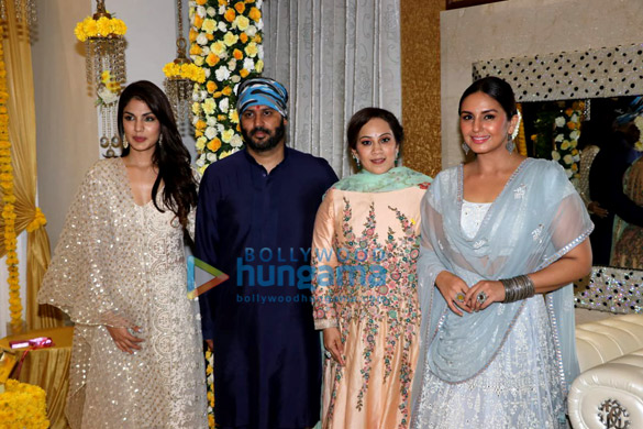 athiya shetty suniel shetty and other snapped at ajay kapoors residence for ganpati 5 2