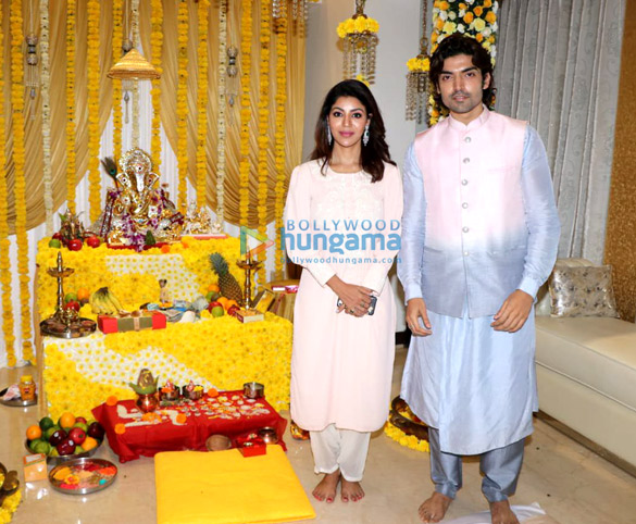 athiya shetty suniel shetty and other snapped at ajay kapoors residence for ganpati 6 2