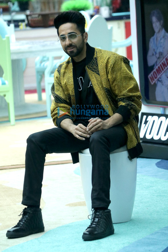 ayushmann khurrana and tabu snapped promoting the film andhadhun on bigg boss 12 4