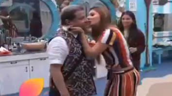 Bigg Boss 12: Jasleen Matharu KISSES Anup Jalota on camera, Karanvir Bohra wants her to smooch him (watch video)