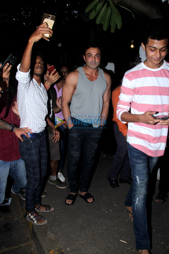 bobby deol spotted at hakims aalim salon in bandra 3