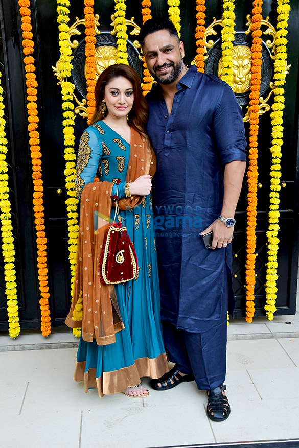 celebs grace the ganesha puja at ekta kapoors house 13
