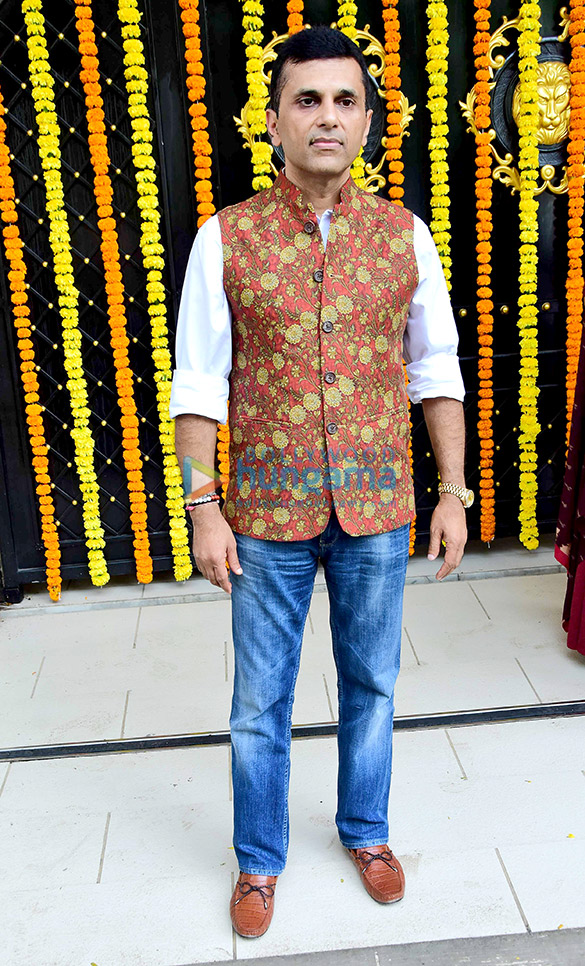celebs grace the ganesha puja at ekta kapoors house 15