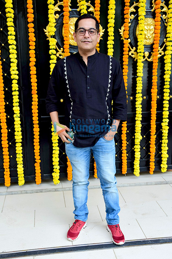celebs grace the ganesha puja at ekta kapoors house 8