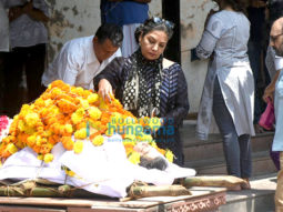 Celebs pay respects at last rites of Kalpana Lajmi