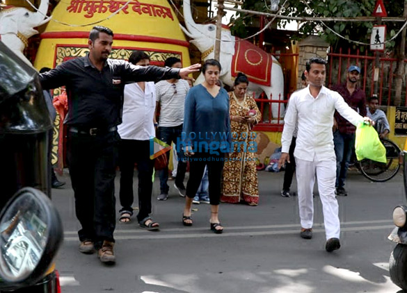 ekta kapoor snapped at shani temple in juhu 5