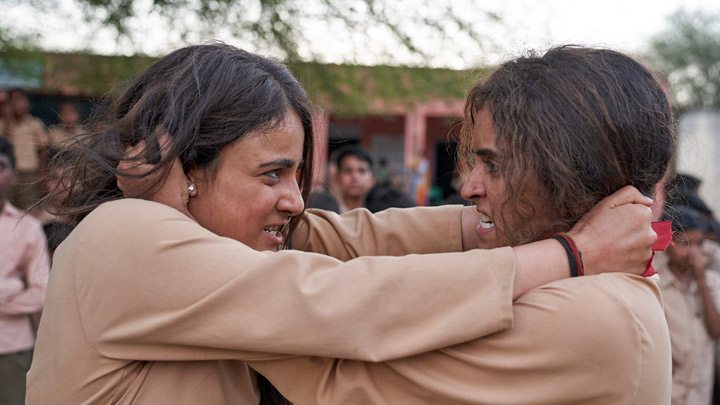Gobar Fight between Sanya Malhotra & Radhika Madan is MUST WATCH!!! – Pataakha