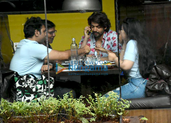 gurmeet choudhary snapped at silver beach cafe in juhu 1