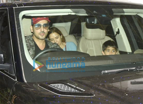 hrithik roshan snapped with family at sunny super sound 3