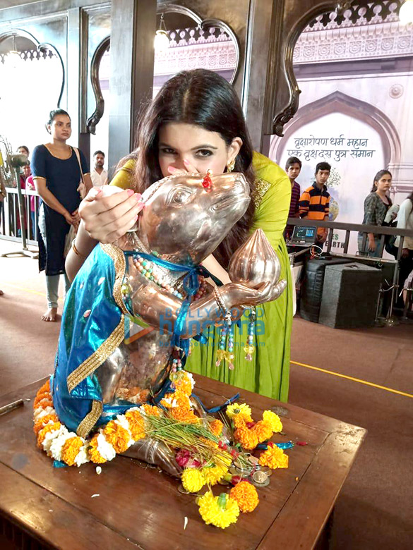ihana dhillon spotted at andheri cha raja ganpati pandal 1