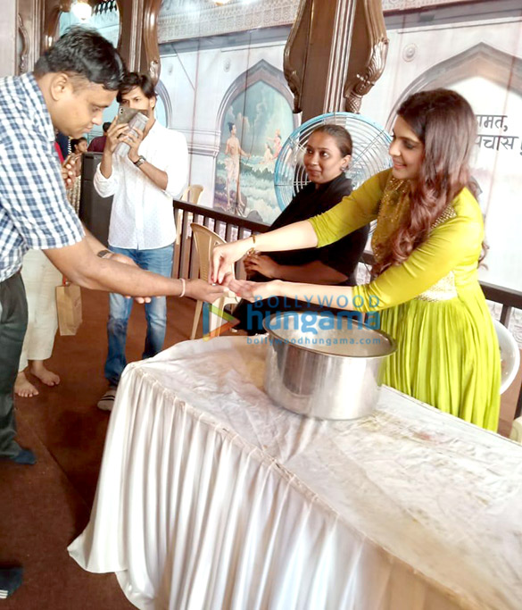 ihana dhillon spotted at andheri cha raja ganpati pandal 3