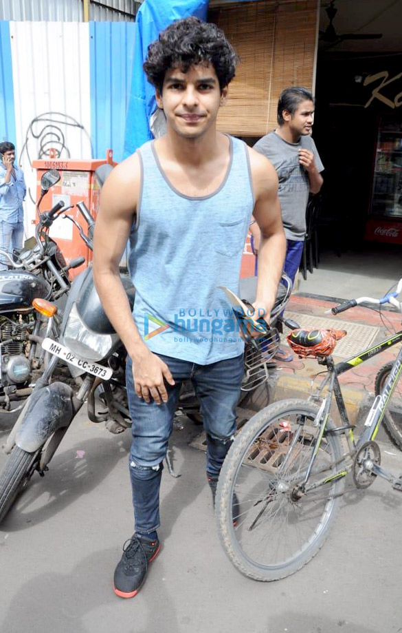 ishaan khatter spotted at farmers cafe 5