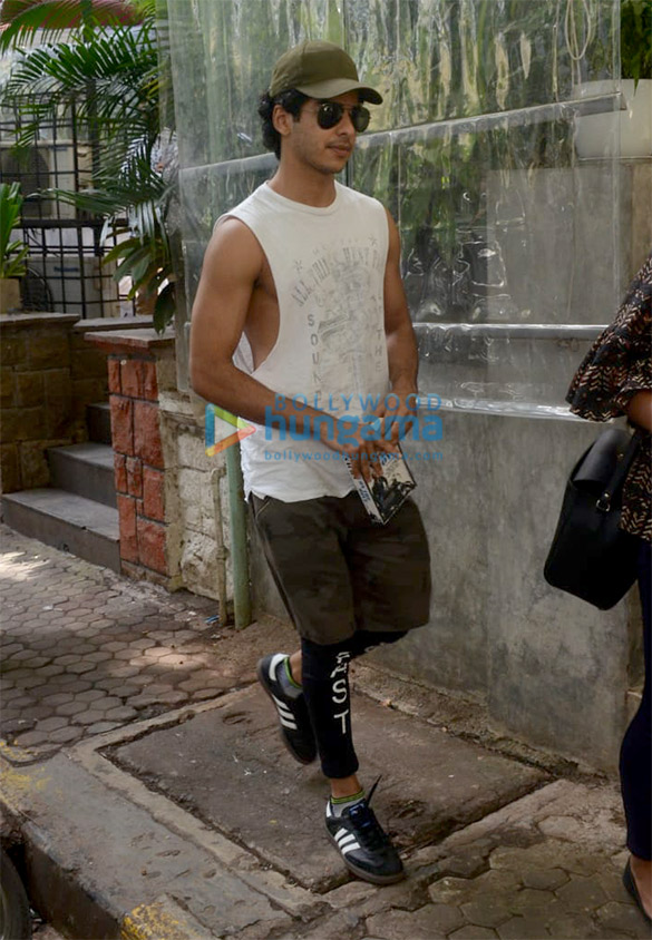ishaan khatter spotted in bandra 2