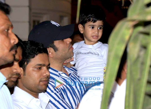 jeetendra ekta kapoor and tusshar kapoor snapped during ganesh visarjan 1