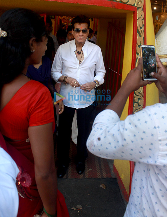jitendra snapped at the shani mandir 1
