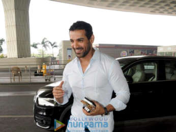 John Abraham, Amitabh Bachchan and others snapped at the airport