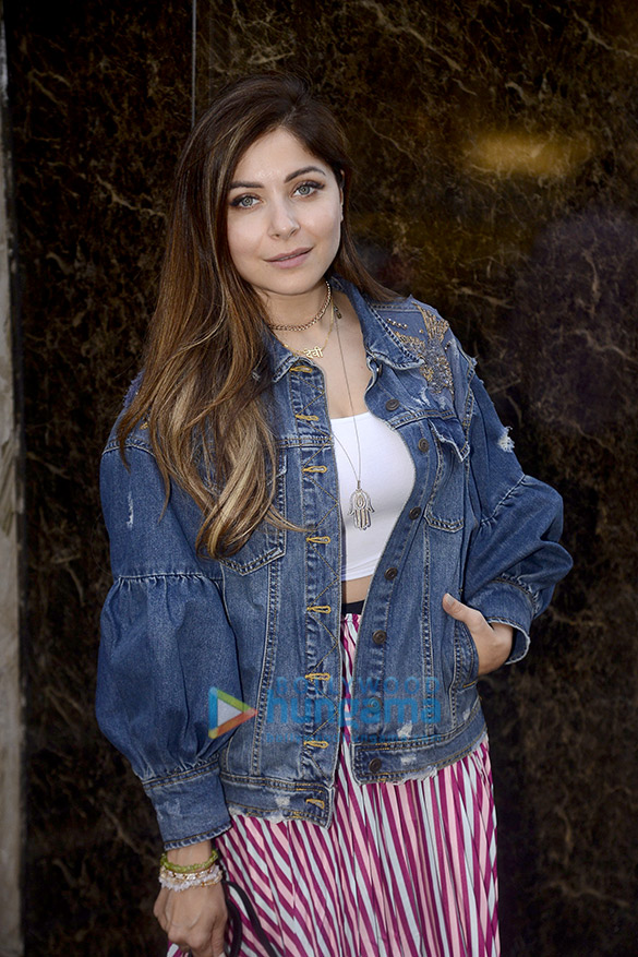 kanika kapoor snapped in mumbai 4