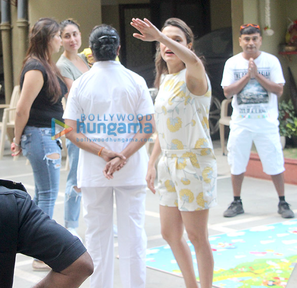 kareena kapoor khan and taimur ali khan snapped in bandra 6