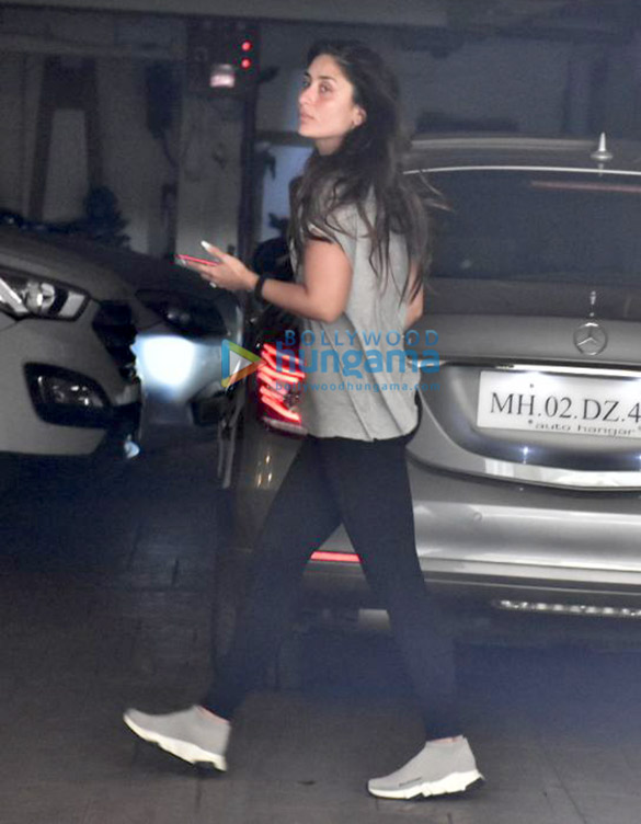 kareena kapoor khan spotted after gym in bandra 4