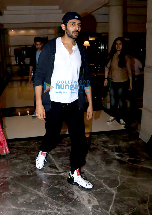 kartik aaryan snapped attending the mufti show at itc maratha 3
