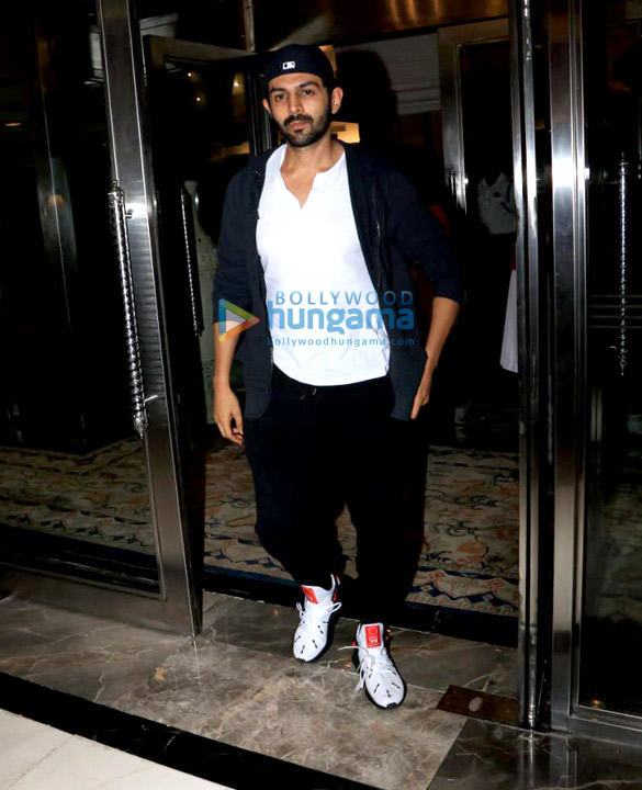kartik aaryan snapped attending the mufti show at itc maratha 5