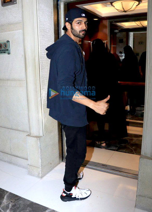 kartik aaryan snapped attending the mufti show at itc maratha 6
