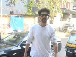 Kartik Aaryan snapped in Juhu