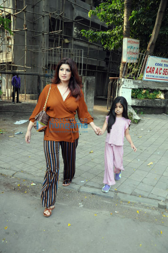 malaika arora twinkle khanna and shilpa shetty spotted at kromakay salon in juhu 2