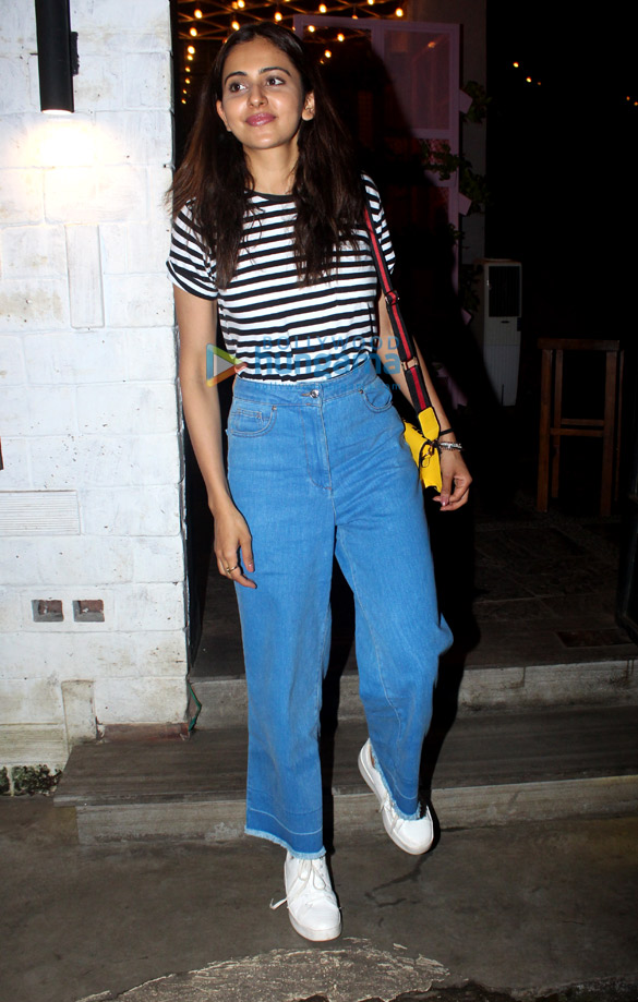 rakul preet singh snapped at a cafe in juhu 4